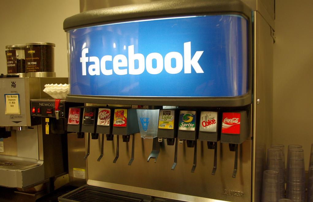 12 Good Reasons to Use Facebook Over Twitter