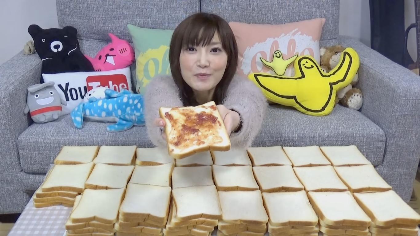 Japanese Girl Eats over 8 Pounds of Bread at Once
