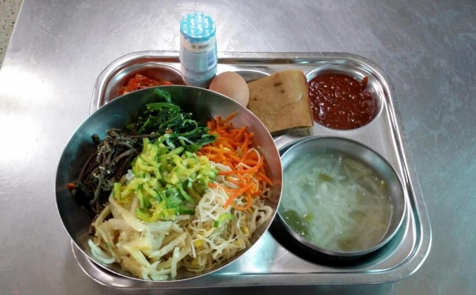 school-lunches-in-korea-doesn-t-look-bad-at-all