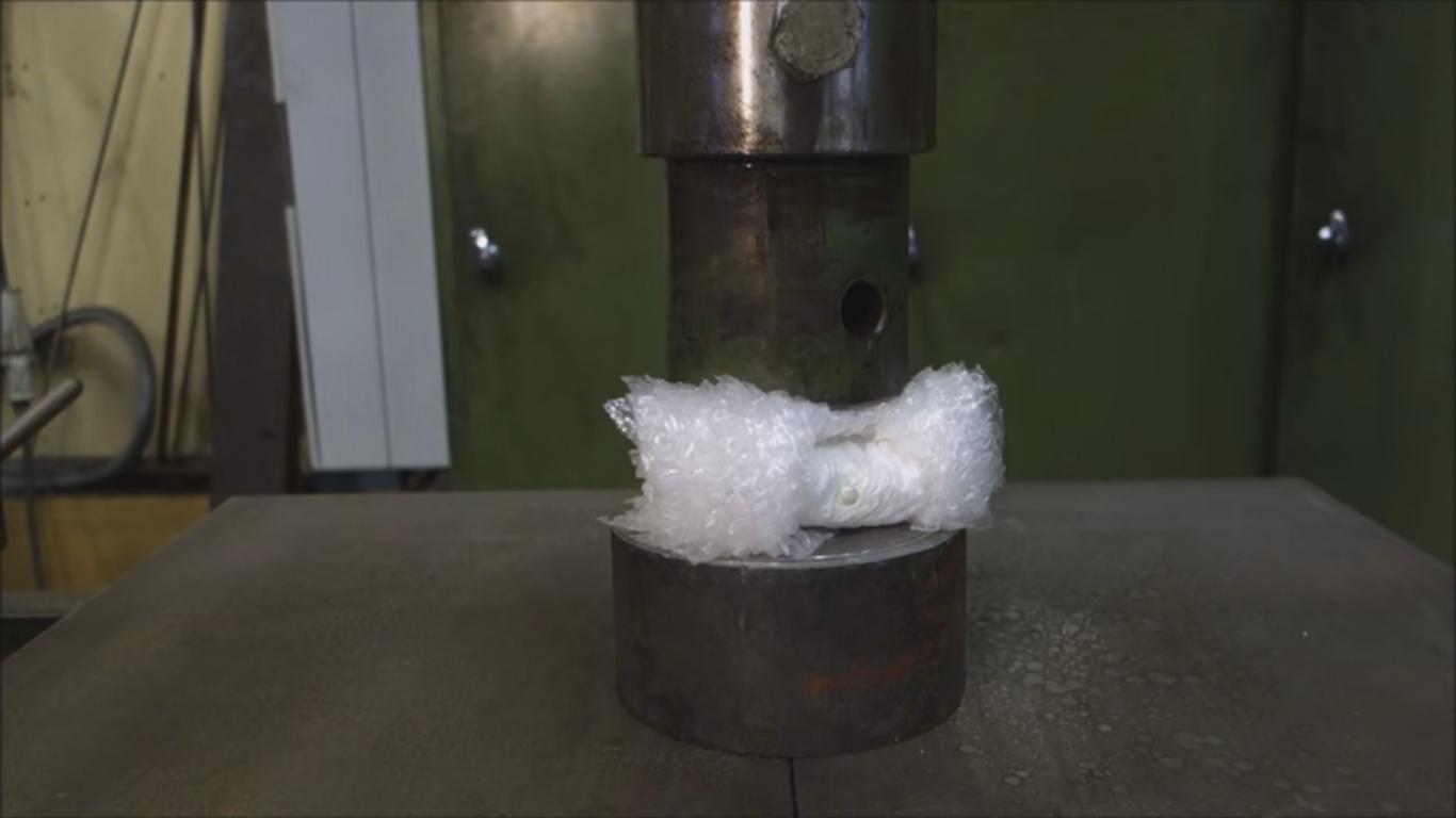 Watch Those Bubble Wraps Being Crushed by a Hydraulic Press