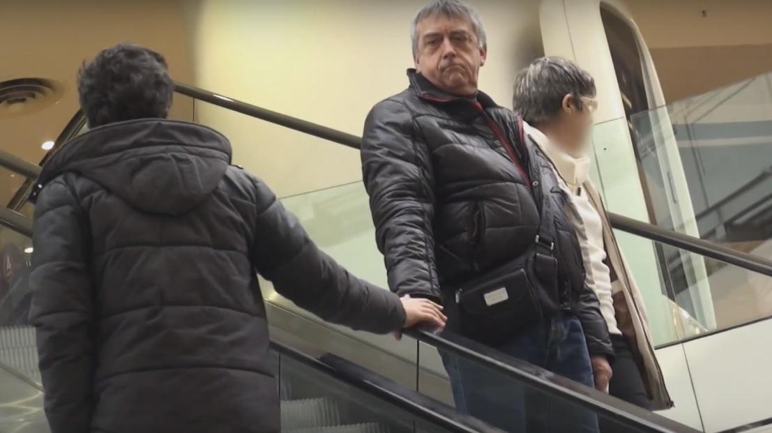 Guy Randomly Touches People Hands on Other Side of the Escalator